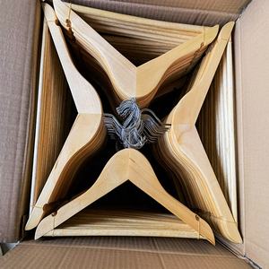 Cintres de costume <span class=keywords><strong>en</strong></span> <span class=keywords><strong>bois</strong></span> pour vêtements Cintres <span class=keywords><strong>en</strong></span> <span class=keywords><strong>bois</strong></span> de qualité supérieure avec logo Cintres de costume solides et durables Natura - Product Image 5