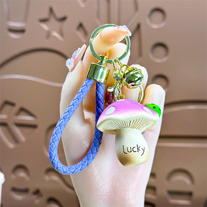 Internet celebridad lindo llavero de goma de resina Lucky Ladybug Mushroom colgante para coches mochilas pequeño regalo para venta al por mayor - Product Image 6
