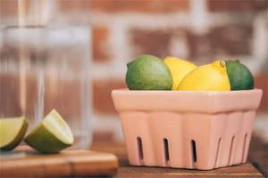 Panier à fruits en céramique artisanal, panier à baies en grès émaillé personnalisé, panier carré pour aliments, récipient de rangement pour fruits de qualité alimentaire - Product Image 4