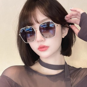 Gafas de sol rectangulares de moda para mujer, montura completa, polarizadas, protección solar UV400, estilo adulto - Product Image 1