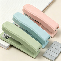 Mini Agrafeuse Macaron Rose Bleu Vert Mignonne Compacte pour Bureau et Étudiants – Idée Cadeau