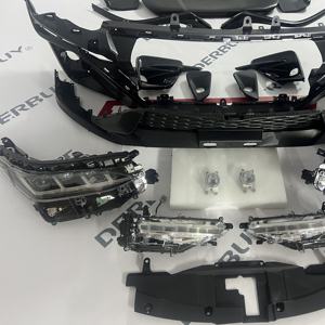 Kit carrosserie Derbuy pour Fortuner 2016-2021, mise à niveau vers le kit carrosserie Fortuner Legender GR avec phares et feux arrière noirs fumés - Product Image 5
