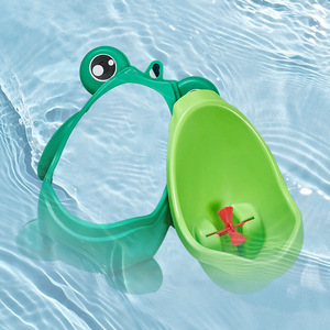 Urinoir en forme de grenouille pour l'apprentissage de la propreté des tout-petits avec cible, options de couleurs vert, bleu, noir, en matériau PP - Product Image 4