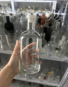 Bouteille <span class=keywords><strong>en</strong></span> <span class=keywords><strong>verre</strong></span> vide personnalisée, noir mat, 500 ml, <span class=keywords><strong>50</strong></span> <span class=keywords><strong>cl</strong></span>, avec bouchon <span class=keywords><strong>en</strong></span> liège pour whisky, spiritueux, liqueur - Product Image 2