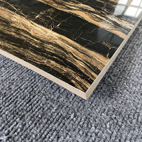 Carreaux d'escalier en marbre noir avec veines dorées 470x1200, carreaux de porcelaine brillants 470*1200 pour escaliers et intérieurs de maisons de luxe