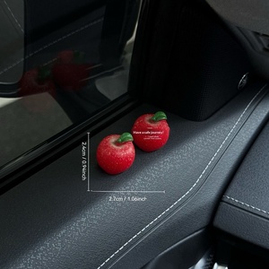 Ornamen Mobil Apple dengan Daun Hijau Dekorasi Dasbor Lucu untuk Perjalanan Aman Hadiah Aksesoris Interior Mobil Unik untuk Wanita - Product Image 4