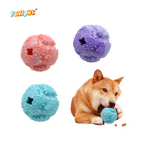 Jouet à mâcher pour chien en TPR durable, nouveau design géométrique en forme de boule, distributeur de friandises à alimentation lente, vente en gros du fabricant Famipet