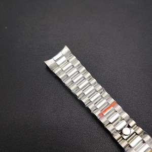 Accessori per l'assemblaggio di orologi: Cinturino in PVC con charm 'Log Five Baht/Ball' e chiusura deployante da 20mm - Product Image 1