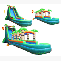 Aire de jeux gonflable éducative d'extérieur pour compétition de football, avec maison tropicale, château gonflable et toboggan aquatique