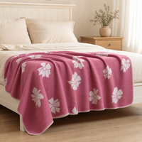 Plaid 100% polyester 390 GSM, avec ourlets triangulaires à points de surjet sur les 4 coins, motifs, tailles et couleurs personnalisables