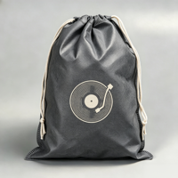 Vente en gros de grandes pochettes à cordon en tissu non tissé personnalisées, imprimées, réutilisables, anti-poussière, recyclables, pour le rangement de cosmétiques et de bijoux
