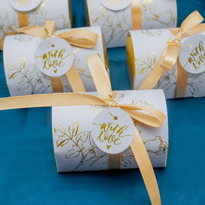 Venta al por mayor de Chocolate dulces de lujo azul con almohada con cinta FAVOR DE BODA, cajas de embalaje de invitación boda caja de dulces - Product Image 1