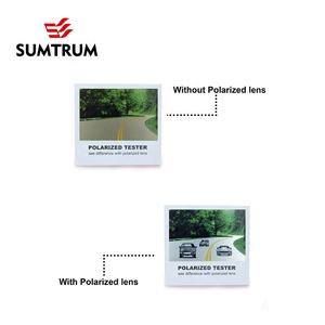 Testador de Óculos de Sol com Efeito Invisível para Três Carros, com Display de Acrílico Branco e Lente de Teste Polarizada - Product Image 1