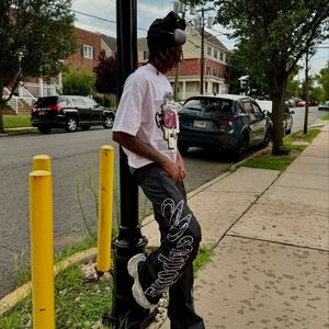 Pantalones Deportivos Casuales para Hombre con Logotipo Bordado Personalizado, Corte Recto, Pierna Ancha, Holgados, con Cintura Elástica y Pedrería - Product Image 4