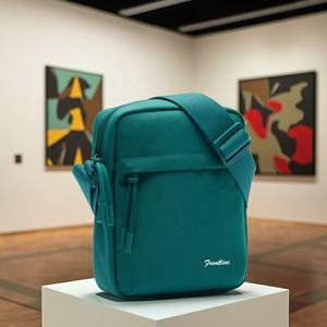 قماش متقاطع مع الجسم معاد تدويره وصديقًا حسب الطلب مع شعار عصري حقيبة صغيرة للرجال والنساء - Product Image 4