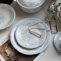 Service de table en céramique personnalisé avec dentelle embossée motif fleur bleue, assiettes de dessert et plats romantiques pour mariage
