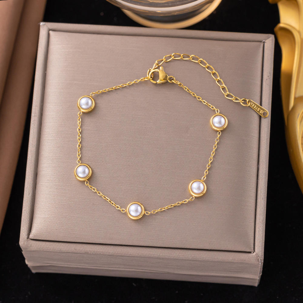 สร้อยข้อมือไข่มุกห้าเม็ดสีทอง