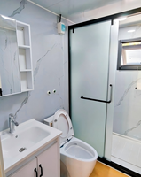 Maison conteneur extensible de 20 pieds prête à l'emploi, à panneaux sandwich, à double aile déployable, pour camp de travailleurs et utilisation sur chantier