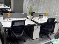 Staf meja kantor set furnitur meja komputer 4 tempat duduk stasiun kerja