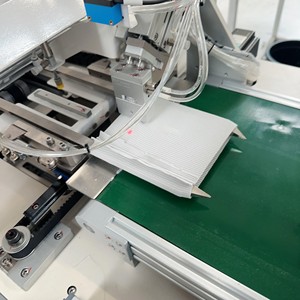 Machine à coudre robotisée TOPSEW TS-F158 tout-en-un entièrement automatique pour la couture <span class=keywords><strong>de</strong></span> revers et <span class=keywords><strong>de</strong></span> patte <span class=keywords><strong>de</strong></span> boutonnière, processus en une seule étape pour l'ouverture des jambes <span class=keywords><strong>de</strong></span> pantalon, haute précision - Product Image 4