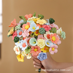 Jarrón Pequeño de Cerámica de Jingdezhen con Ramas de Flor de Peonía, Elaborado con Técnicas Tradicionales; Decorativo con Flores Preservadas Realistas - Product Image 4