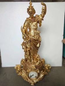 Mère antique imitée de laiton coulé d'or français partageant les fruits aux garçons sur l'horloge de table Boulle vintage mécanique - Product Image 3