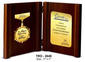 โล่รางวัลไม้รูปทรงหนังสือพร้อมเหรียญสำหรับมอบรางวัลผู้มีสมรรถนะโดดเด่นและรางวัลความสำเร็จขององค์กร - Product Image 2