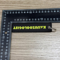 Vente en gros sur mesure logo de broderie personnalisé porte-clés OEM ODM avec étiquette tissée texte patch mousquetons promotionnels