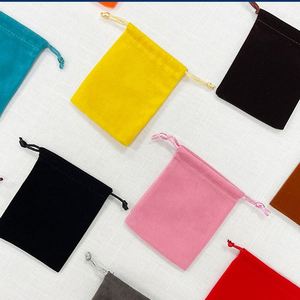 Petit sac cadeau en velours avec cordon de serrage, pochette multi-usages pour bijoux, peigne, miroir, souvenirs, tissu doux, impression de logo personnalisée, vente en gros - Product Image 4