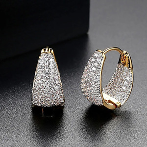 Boucles d'oreilles triangulaires simples pour femmes, accessoires d'oreille géométriques pour usage quotidien - Product Image 2