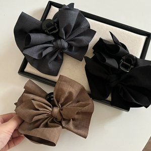 Pince à cheveux élégante française avec grand nœud en tissu, pince requin en plastique pour femme, idéale pour les fêtes - Product Image 1