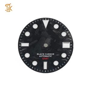 Fabricante de Esferas de Reloj OEM/ODM de 28.5mm en Fibra de Carbono NH34A, con Logotipo, Color y Patrón Personalizables para Relojes NH34 GMT - Product Image 1