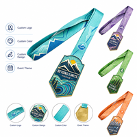 Médaille personnalisée hexagonale en métal émaillé plaqué or, avec motif paysage 3D moulé, pour la course d'obstacles des enfants, avec cordon