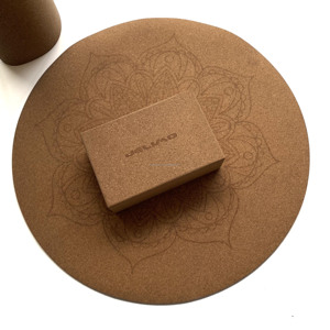 <span class=keywords><strong>Blocco</strong></span> <span class=keywords><strong>Yoga</strong></span> in Sughero con Logo Personalizzato al Laser 23x15x7.5cm per Viaggi ed Esercizi <span class=keywords><strong>Yoga</strong></span> - Product Image 3