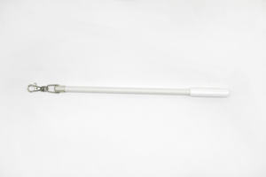 スプリング式フックとフレンドリーなタッチハンドルホワイトを備えたフリッキングスティックグラスファイバーバトン - Product Image 5