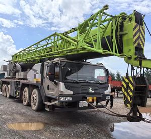 Grue sur camion ZOOMLION 100 tonnes d'occasion ZTC1000V5 avec moteur Weichai, pompe et composants essentiels - Product Image 1