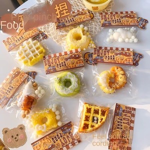 ของเล่นบีบสควิชชี่รูปขนมวาฟเฟิลสุดนุ่ม ขายดี ราคาส่ง ช่วยคลายเครียด - Product Image 4