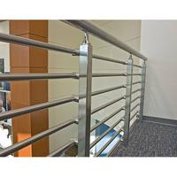 Système de balustrades et rampes contemporains en acier inoxydable pour terrasses et escaliers, résistants à la rouille, pour villas et hôtels