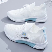 Nouvelles baskets légères à lacets pour femme Printemps-Été 2026, chaussures de course en maille polyvalentes, chaussures d'étudiant, vente en gros
