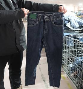 Vaqueros Usados de 38 kg para las Cuatro Estaciones, Venta al por Mayor de Fábrica, Ajuste Popular para Chicas Urbanas que Buscan un Estilo Elegante y Seguro para el Uso Diario - Product Image 3