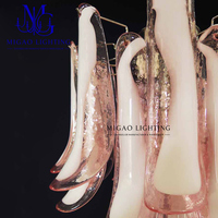Lustre en verre Art Déco médiéval français, pendentif en fer à cheval incurvé à pétales superposés dégradé rose-blanc pour salle à manger et salon de villa