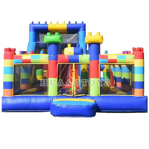 Scivolo Gonfiabile Commerciale a Secco Colorato a Blocchi per Esterni per Bambini Certificato CE 8-15 Posti 7x5m - Product Image 2