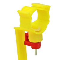 Meilleures ventes de tétines en plastique automatiques avec gobelet d'eau pour l'utilisation en cage à poulets