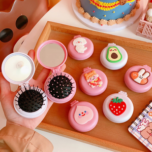 Lược Gương Bỏ Túi Đa Năng Họa Tiết Trái Cây Hoạt Hình 2 Trong 1 Bộ Lược Gương Gập Được Dụng Cụ Mỹ Phẩm Trang Điểm Nữ Tính - Product Image 2