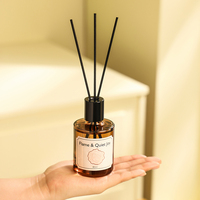 Diffuseur d'arômes pour suite d'hôtes en location vacances, 80 ml, parfum Baies Chaudes, flacon en verre, bâtonnets en fibre, pour kit d'accueil et diffusion en commerce de détail