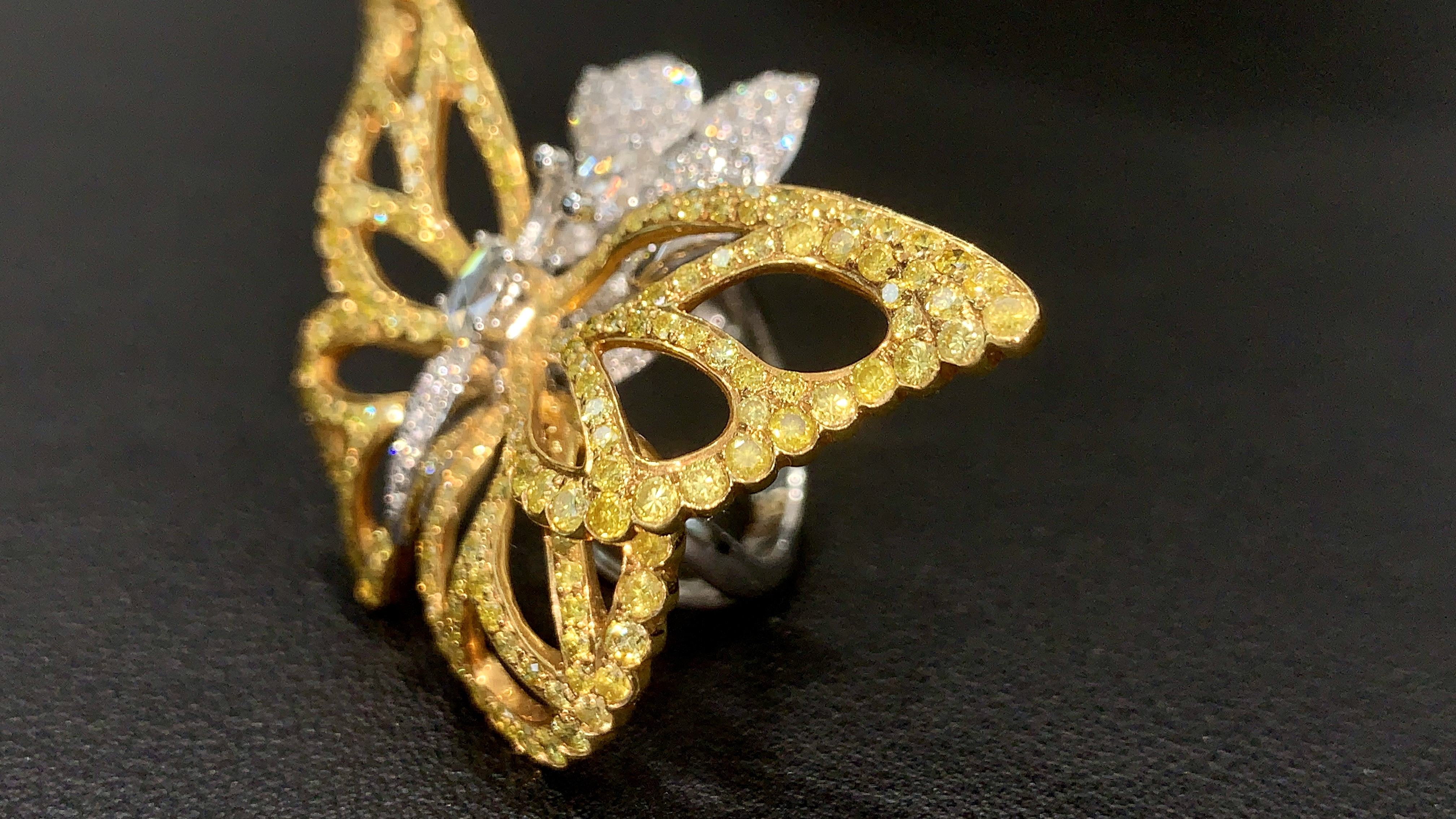 สีเหลือง