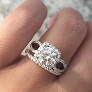 Anello da Donna con Accenti in Pietra Geometrica, Elegante Gioiello da Dito alla Moda - Product Image 2
