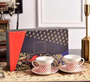 Juego de Dos Tazas y Platillos de Porcelana China Ecológica de Lujo con Patrón de Abejas Azules y Rosas, Estilo Ruso Real - Product Image 2