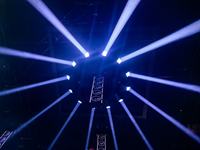 Treuil DMX512 avec matrice cinétique 12X60W RGBW faisceau de Rotation infini 24X0.5W RGB lumière de barre Laser complète pour boîte de nuit IP65 évalué