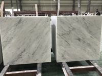 Blanc pur de Carrare de Chine naturelle polie/dalle aiguisée/carreaux/treade/pierre de marbre de comptoir en granit Staris